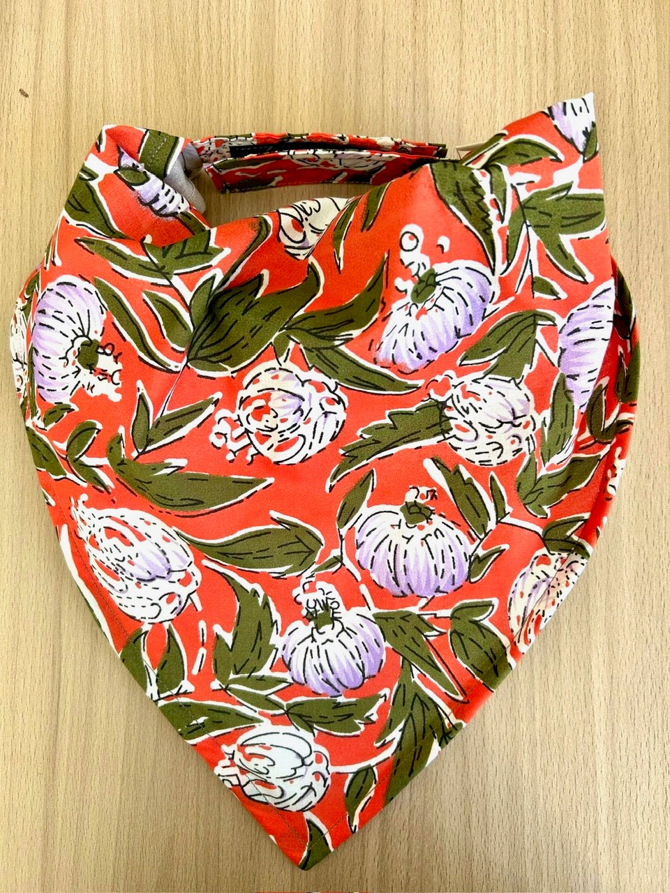 Bavoir Bandana - Rouge Floral