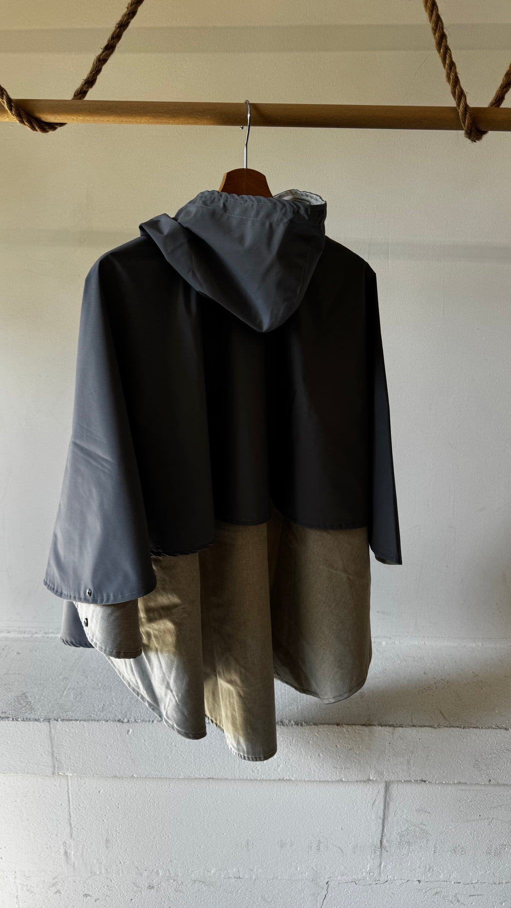 Cape imperméable été grise doublée coton beige 10/12ans