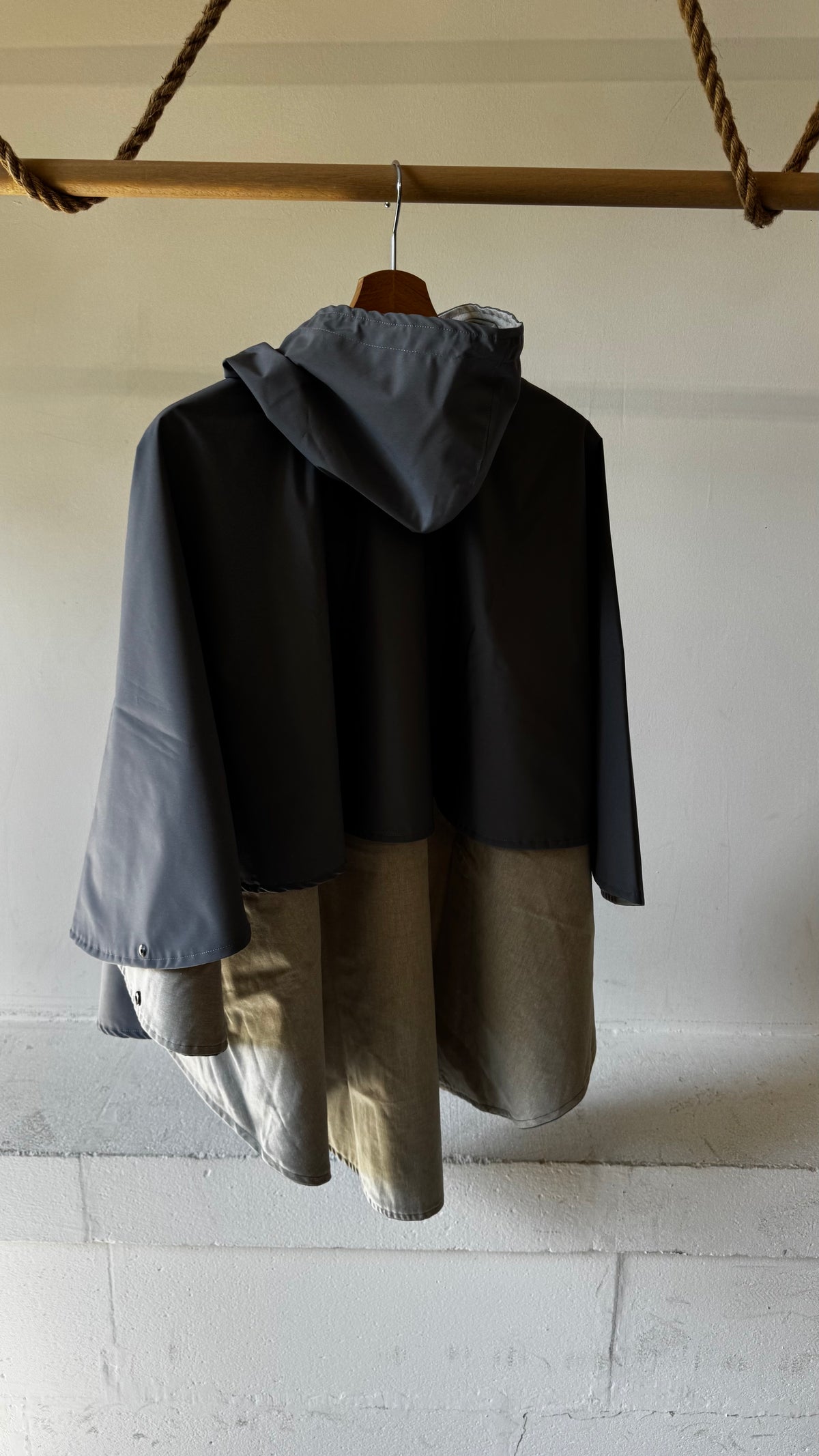 Cape imperméable été grise doublée coton beige 10/12ans