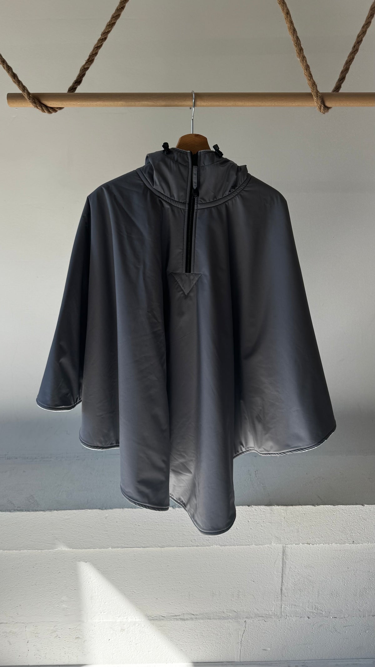 Cape têtière imperméable grise doublée polaire bleu clair 10/12ans