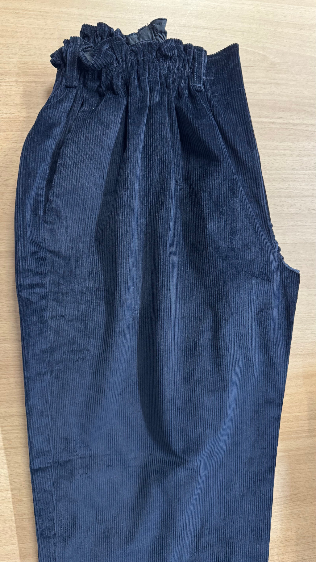Basic debout velours côtelé marine Taille 57