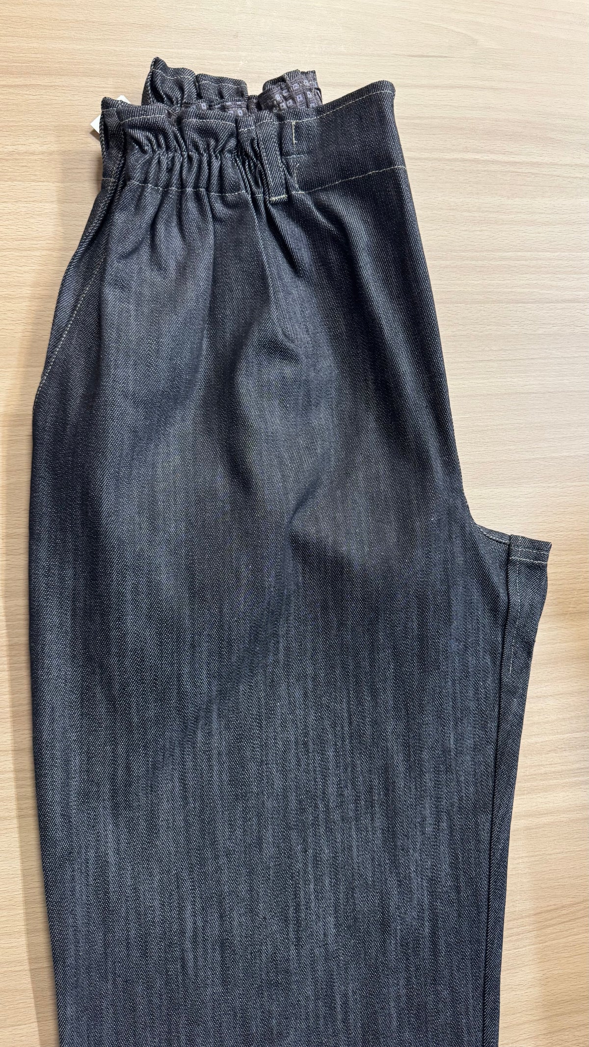 Basic debout jean noir Taille 51