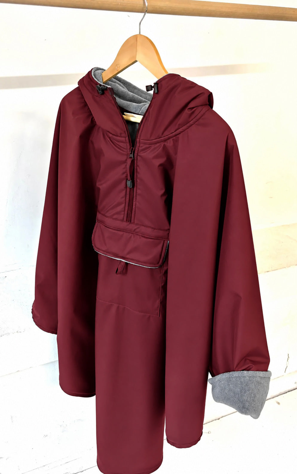 Cape imperméable Bordeaux / Gris souris doublée polaire – Édition limitée aux stocks disponibles